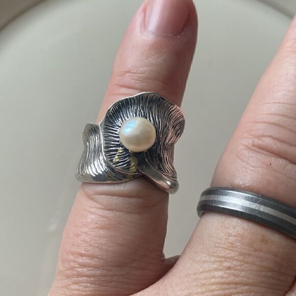 Sterling  silver/pearl  ring - Picture 2 of 7